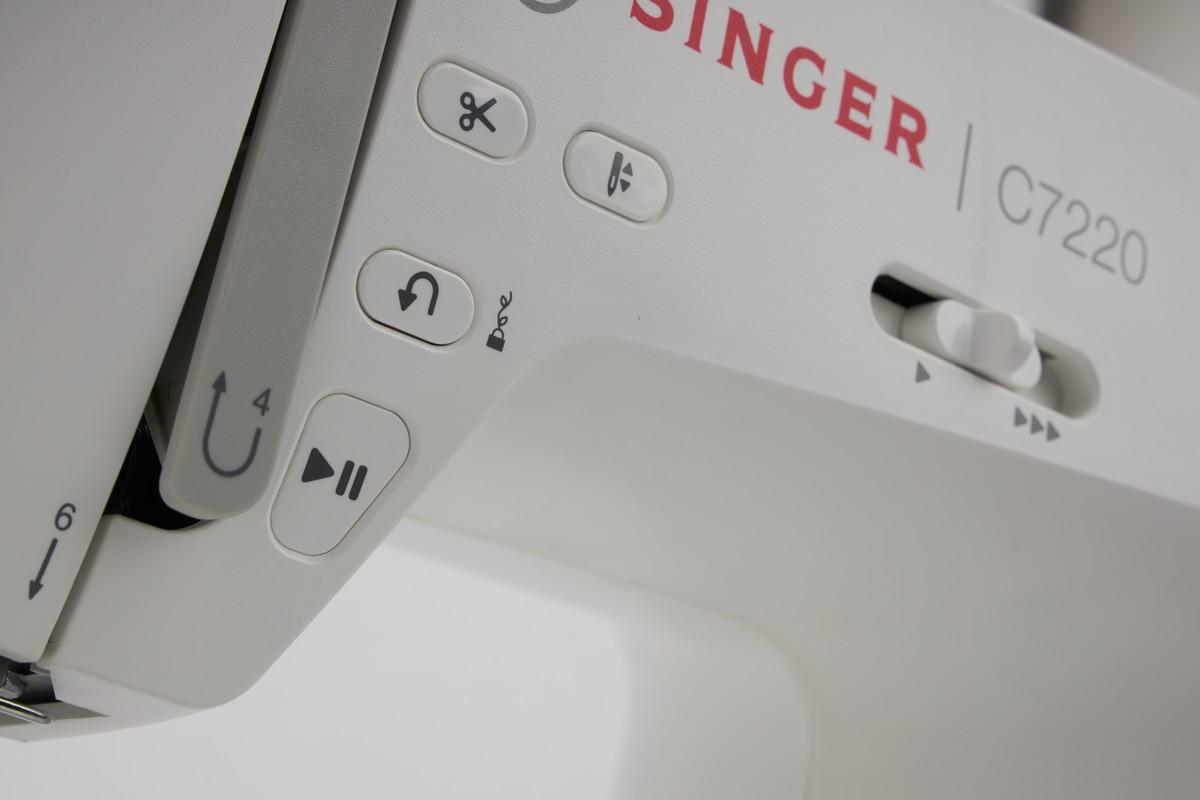 Singer C7225
